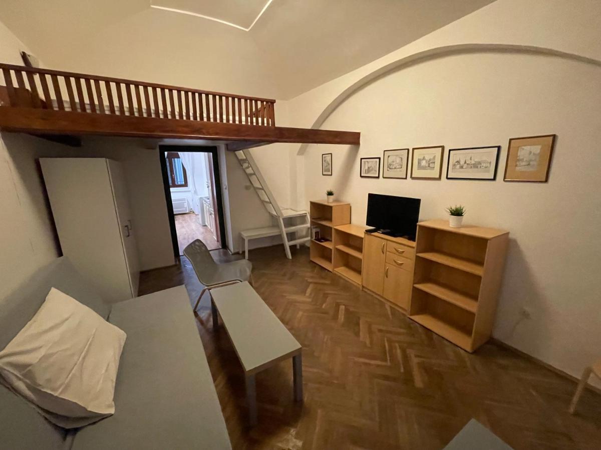 Apartment Jackie Prag